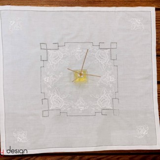 Square table cloth - Flower embroidery (size 90 cm)